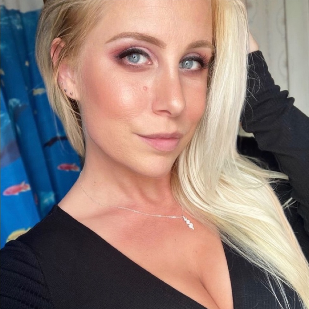 Meet your Posher, Kelly